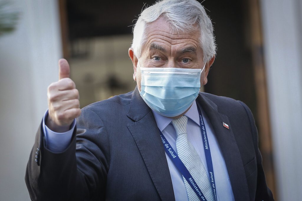 Ministro Paris defiende con firmeza el trabajo de Mañalich durante la pandemia: “Fue un visionario”
