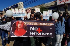 Cañete: Familiares y vecinos marchan exigiendo justicia para joven de 21 años asesinado tras ataque incendiario