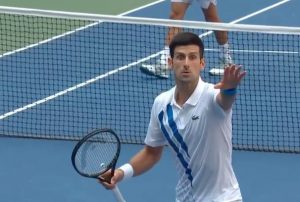 VIDEO| Novak Djokovic es descalificado del US Open tras pelotazo a una jueza de línea