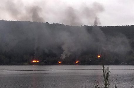 Víctimas de incendio a cabañas en Lago Lanalhue: «Esto no es ni financiado ni manejado por mapuches»