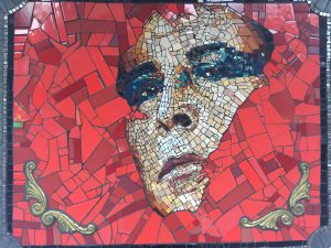 Nuevo atentado a la cultura: Desconocidos destruyen mosaico de homenaje a Pedro Lemebel