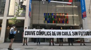"Couve cómplice de un Chile sin futuro": Investigadores se manifiestan frente a la ANID ante el abandono del gobierno y el Ministerio de Ciencia