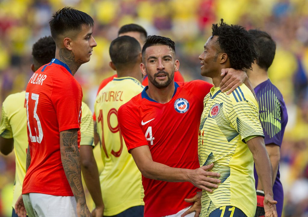 Una buena para la Roja masculina: Mauricio Isla es habilitado para jugar ante Colombia