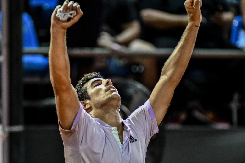 Cristián Garín sigue confirmando su buen momento y avanza de ronda en Roland Garros