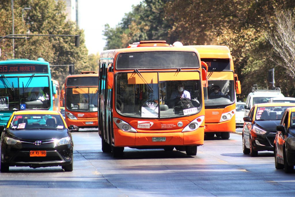 Sujeto roba bus del Transantiago con pasajeros en su interior y recorre varias comunas