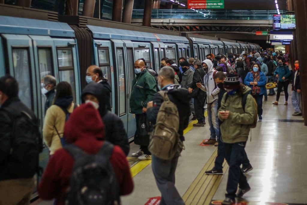 Si se podía: Gobierno anuncia gratuidad en Metro de Santiago, Merval y Biotren para el Plebiscito