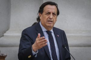 Víctor Pérez pide a Fiscal Nacional medidas contra Chong por citar a declarar a Piñera