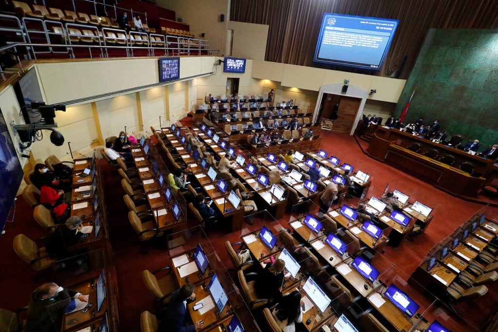 Presentan proyecto de ley para impedir que ministros, intendentes, subsecretarios y parlamentarios postulen a constituyentes
