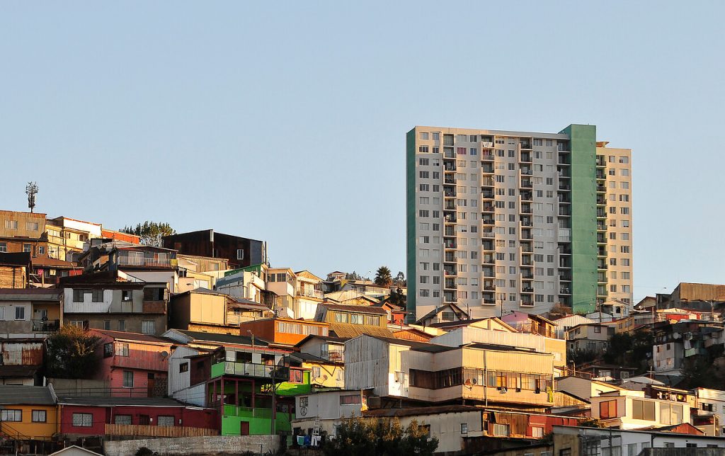 Análisis | El boom inmobiliario y su devastador impacto en los ecosistemas y barrios de Chile