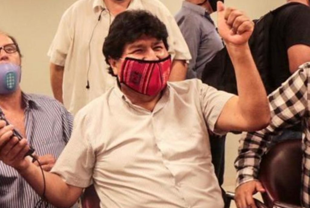 Evo Morales celebra el triunfo presidencial del MAS: «Ahora vamos a devolver la dignidad y la libertad al pueblo»