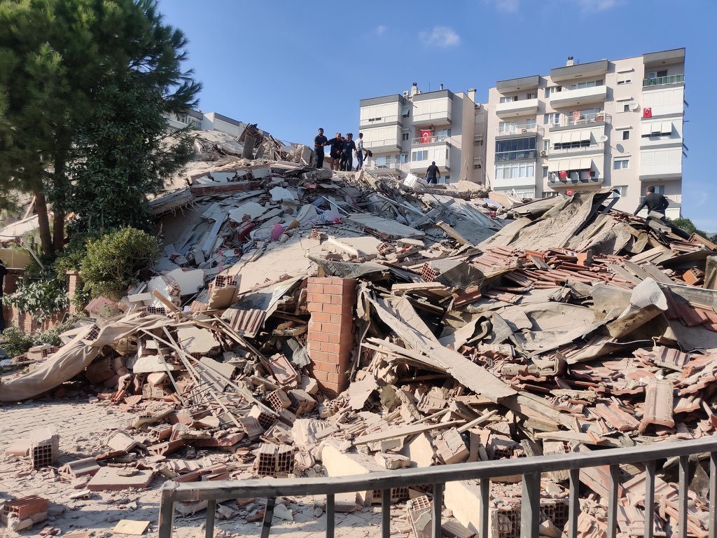Terremoto en Turquía: Cifra de fallecidos sube a 14 y labores de rescate siguen en edificios derrumbados
