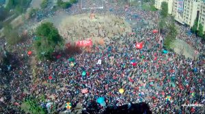 Redes sociales repudian el enfrentamiento de barristas en medio de conmemoración del #18DeOctubre