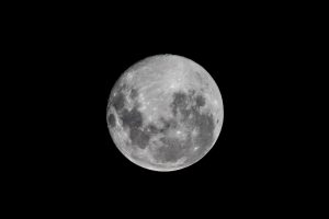 Datos inequívocos confirman la presencia de agua en la Luna