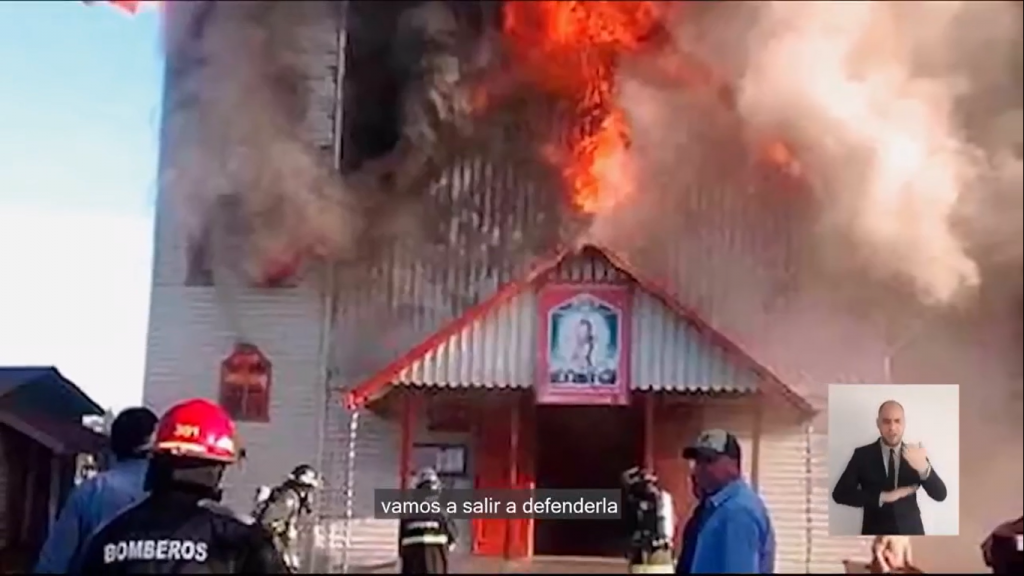 Fact checking ED: Franja del Rechazo usó imagen de iglesia quemada como si fuera por una protesta, pero no era así
