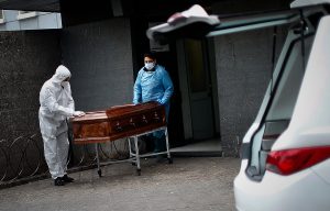 Las muertes invisibles de la pandemia: Más de 400 personas migrantes fallecieron por COVID-19 en la RM hasta agosto
