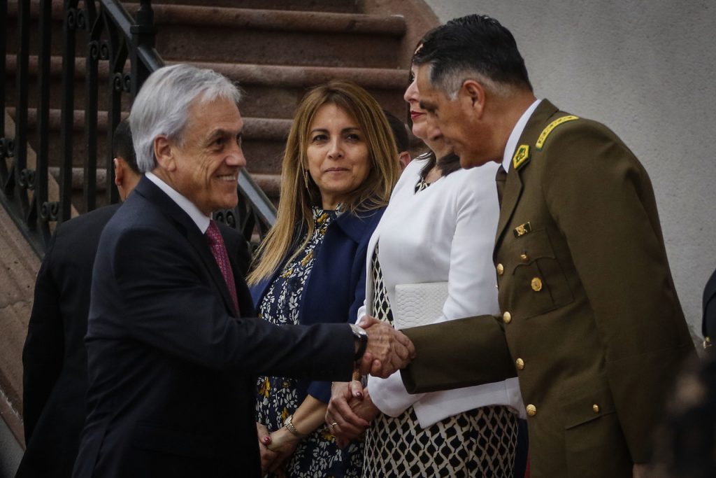 Piñera no cede y ratifica a Rozas: 12 generales llamados a retiro en conformación del nuevo Alto Mando de Carabineros