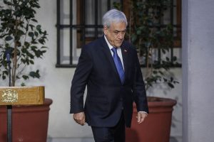 Parlamentarios de oposición dan por finalizada la administración Piñera y piden adelantar elecciones presidenciales