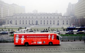 Vuelve el polémico ‘Bus de la Libertad’: Marcela Aranda anuncia recorrido por Santiago y Valparaíso