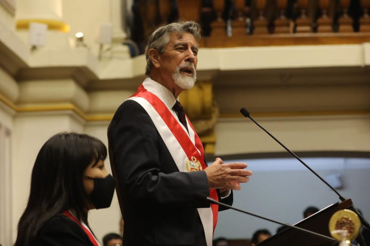 Francisco Sagasti asume la presidencia de Perú apelando a ...