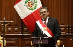 Manuel Merino jura como presidente de Perú tras destitución de Martín Vizcarra