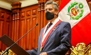 Presidente de Perú confirma que 487 personas se aprovecharon de su cargo para vacunarse