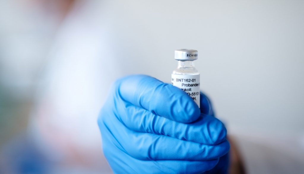 Pfizer eleva al 95 % la efectividad de su vacuna anti COVID-19