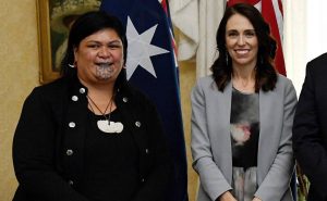 Mientras en Chile se pelea por escaños reservados: Primera ministra de Nueva Zelanda nombra a mujer Maorí como canciller