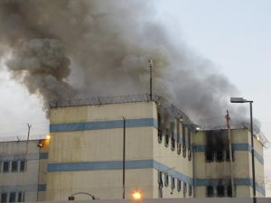 Incendio en la Cárcel de San Miguel: A 10 años de la mayor tragedia carcelaria de Chile, la justicia establece polémicas indemnizaciones para familiares