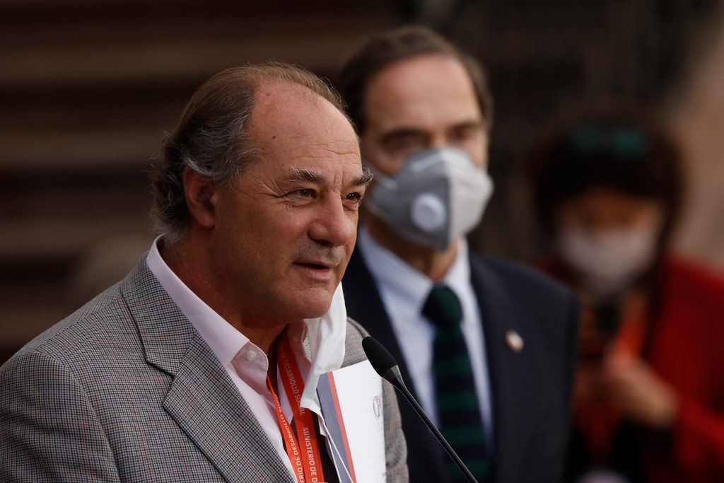 Juan Sutil se niega a aumentar las vacaciones de los chilenos en pandemia y pide trabajar por “reconstruir el país”