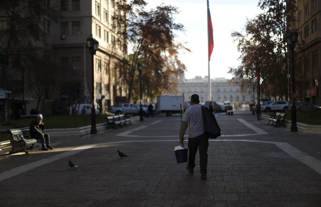 INE: Tasa de desempleo en Chile llegó entre febrero y diciembre al 7,5 %