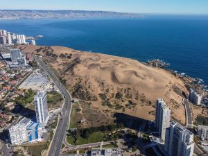 Contraataque inmobiliario en dunas de Concón: Reconsa pide derogar plan que las protege