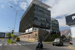 Iquique: 25 funcionarios de la Municipalidad dan positivo a COVID-19