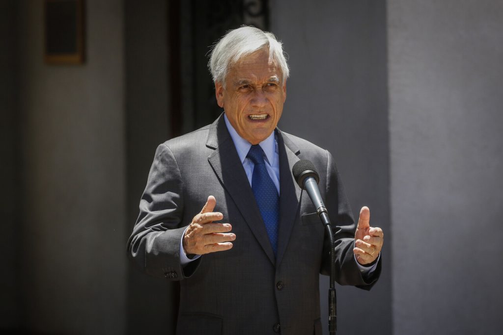 Piñera anuncia que vacunación contra COVID-19 iniciará la próxima semana