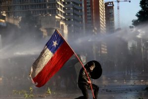 Revisa la cobertura y videos de El Desconcierto de las manifestaciones en la Alameda y la fuerte represión de Carabineros