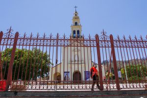 Peregrinos acuden al santuario Lo Vásquez pese a restricciones sanitarias