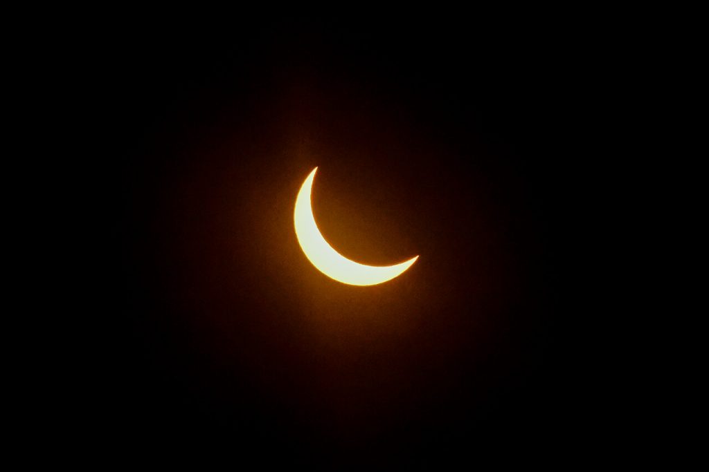Eclipse total de Sol 2020: Las mejores imágenes del fenómeno que conmovió a los chilenos