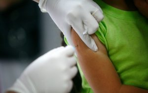 Vacunación para adultos mayores: Revisa el calendario