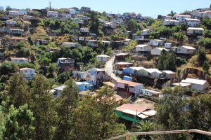 Vecinos de Cerro Los Placeres de Valparaíso denuncian a Esval por derramamiento de aguas servidas