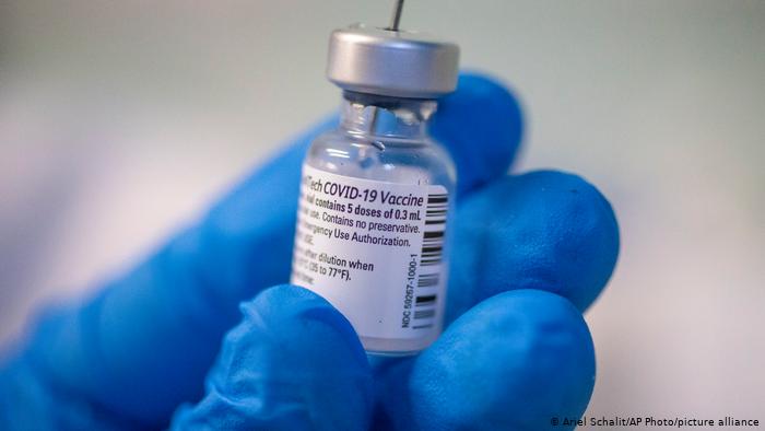 Vacuna Pfizer: ¿Cuáles son los síntomas tras la primera dosis?