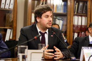 CS rechaza los dichos “llenos de racismo“ de jefe de Extranjería y exige su renuncia