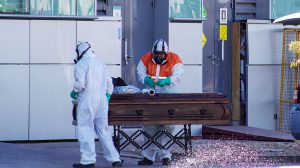 Hospital de Linares entregó fallecidos por COVID-19 a familias equivocadas
