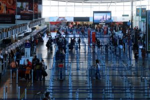 Reino Unido se protege y prohíbe la llegada de vuelos provenientes desde Chile