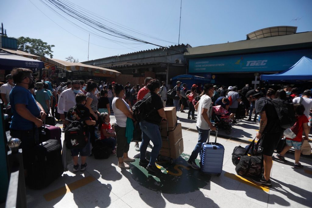 Primer día de Permiso de Vacaciones: Más de 16 mil solicitudes y colapso en terminal de buses