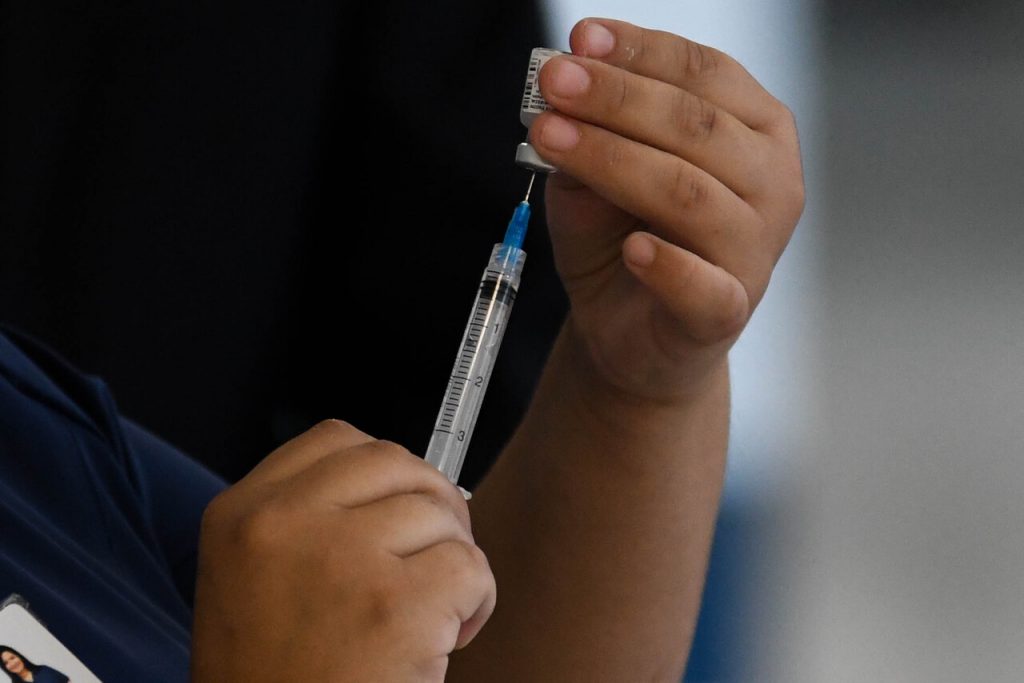 Vacunación masiva contra el COVID-19 comenzará la primera semana de febrero