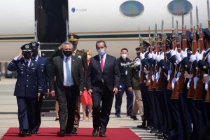 Alberto Fernández ya está en Chile: Presidente argentino llegó a La Moneda para reunirse con Sebastián Piñera