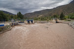 Las reservas se podrían acabar en la tarde del domingo: Intendencia pide reducir el consumo de agua ante turbiedad del Río Maipo