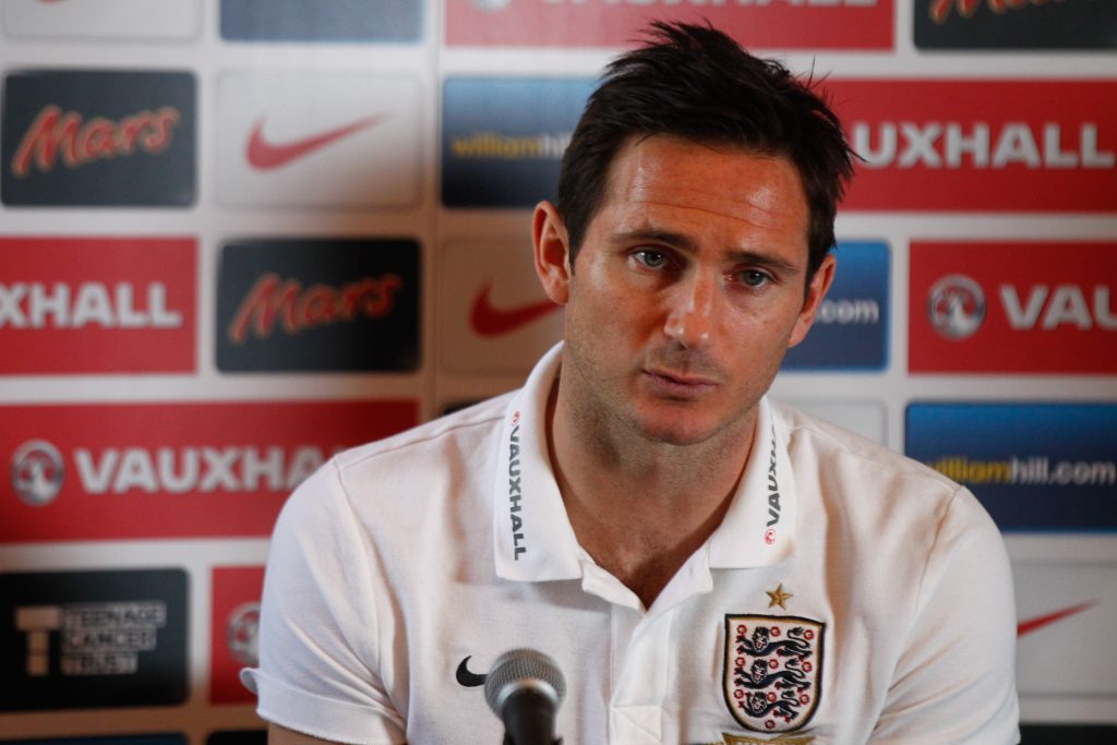 Chelsea destituyó a Frank Lampard como entrenador