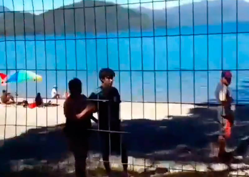 Vecinos del Lago Colico se enfrentan a familia que cerró acceso y derriban reja: Acusan ausencia de autoridades