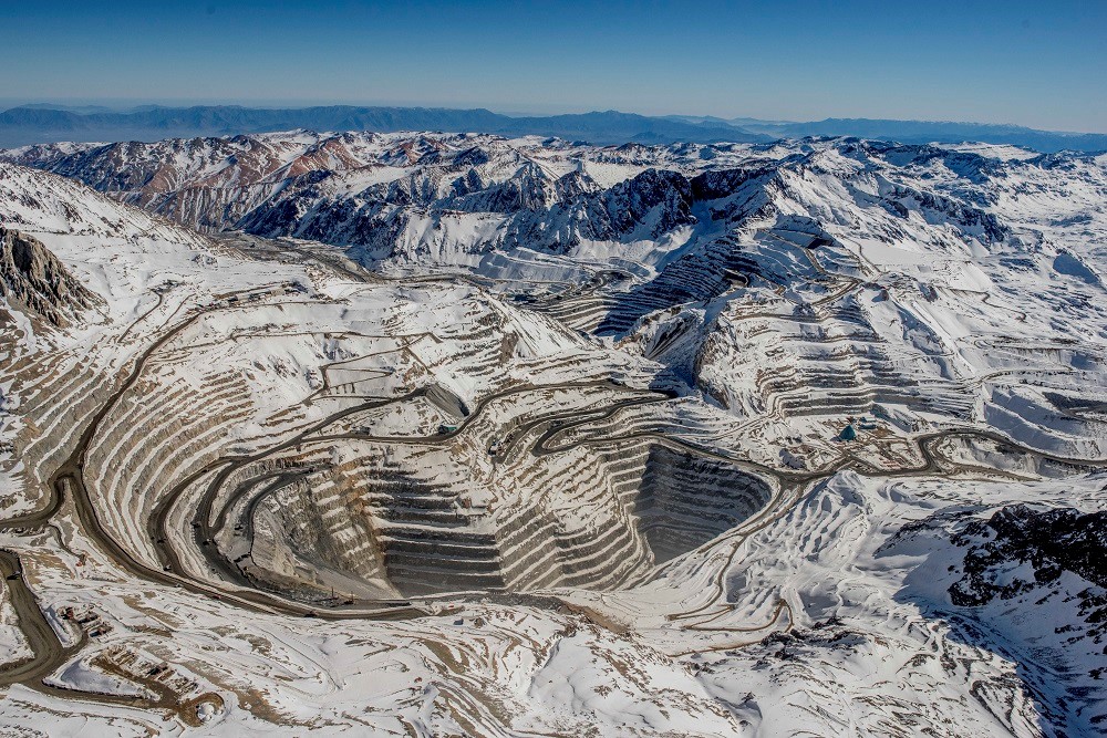 Minería e industria bélica: Metales chilenos en el negocio de la guerra