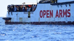 Con 169 refugiados ya abordo: Open Arms inicia el rescate de otros 97 migrantes en el Mediterráneo